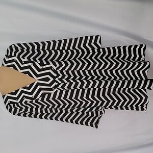 IVANKA TRUMP BLACK AND WHITE STRIPES DESIGN WITH EYELETS SIZE M